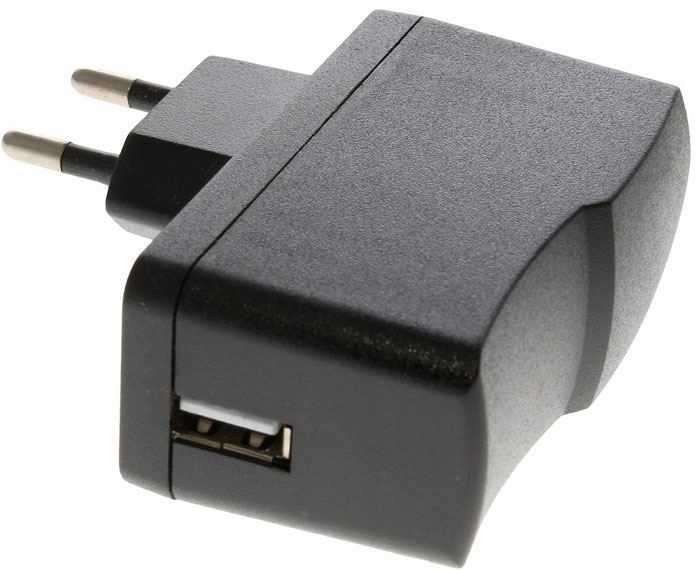 Napaječ USB cestovní 230V / 5V s USB konektorem.